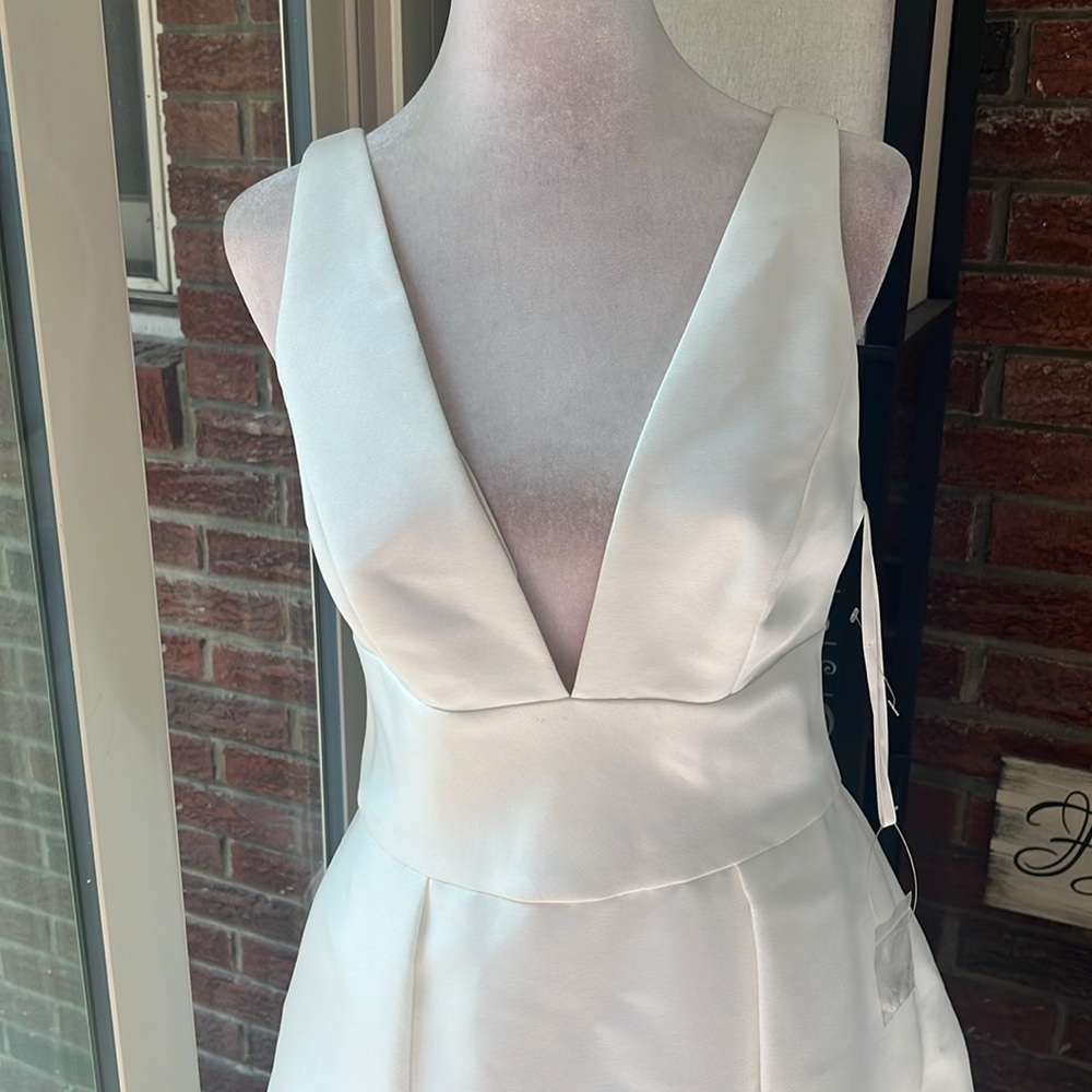Amsale Faille Deep V-Neck Dress Size 6 NWT - Picture 7 of 9